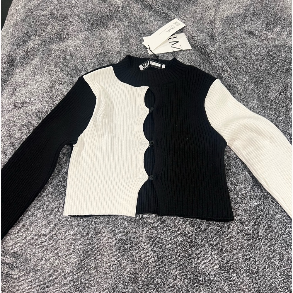 Black and white Zara sweater - never worn